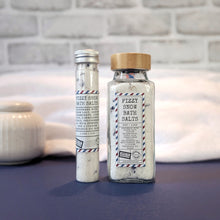 Load image into Gallery viewer, Fizzy Snow Bath Salts
